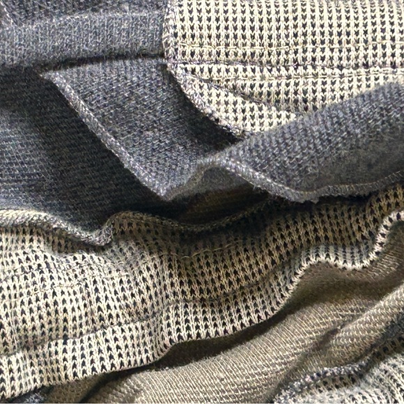 NEW!Women’s Silkworm Original drawstring scarf w/leather and brass embellishment - Picture 7 of 9